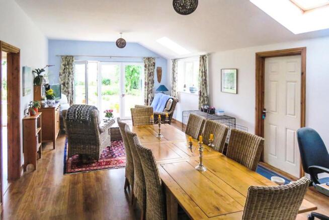 OPEN PLAN DINING/FAMILY ROOM