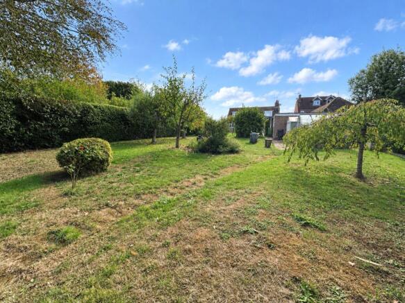 Newnham Road, Hook, Hampshire, RG27 photo 2