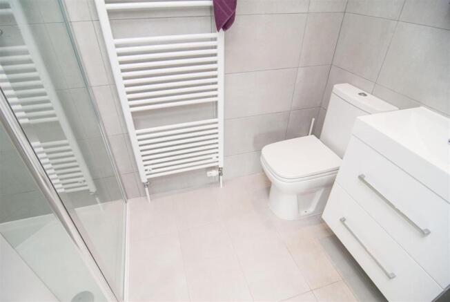 EN SUITE