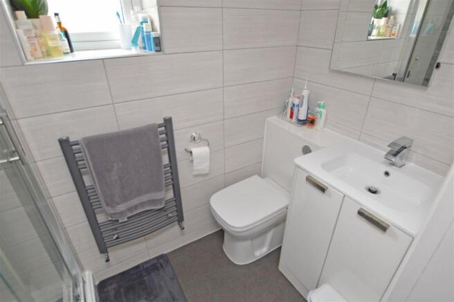 Bed 2 En Suite.JPG