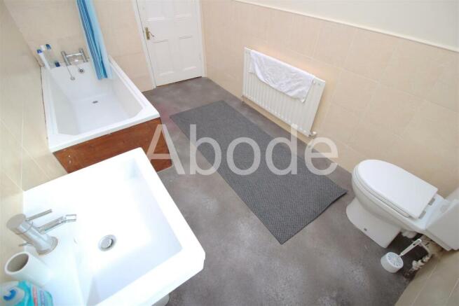 8 bed House to rent Image 4