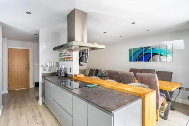 4 bed Detached for sale Image 6