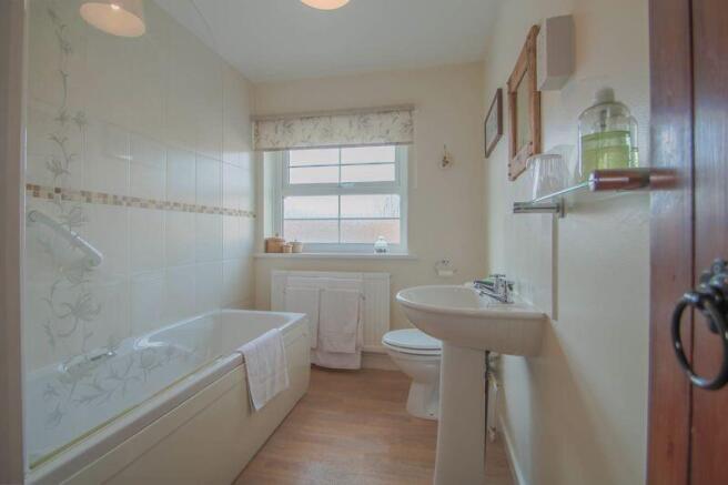 7 bed Detached for sale Image 9