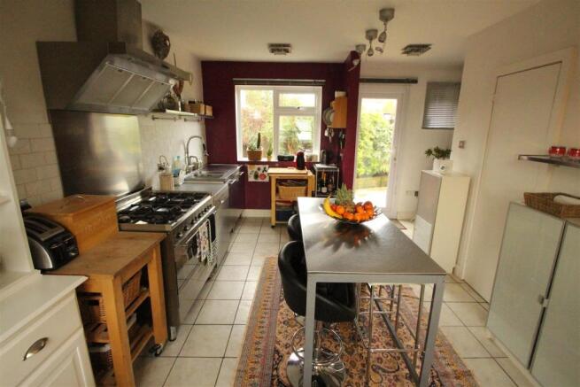 KITCHEN/DINING ROOM
