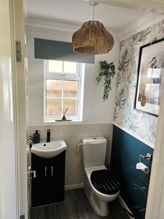 5 bed Detached for sale Image 10
