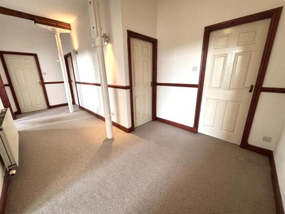 3 bed Apartment for sale Image 10