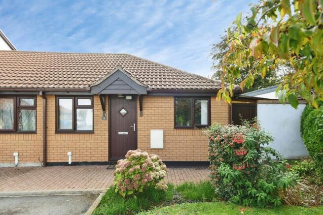 2-bed semi-detached on Cherry Tree Court, Calne, £250,000