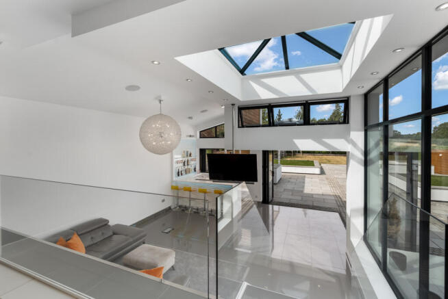 5 bed Detached for sale Image 10