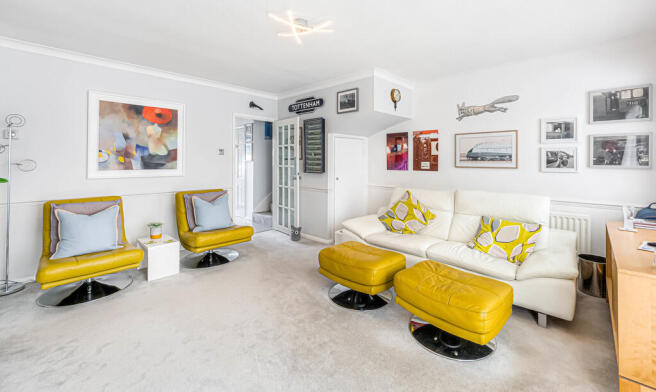 8 Graham Road    ...