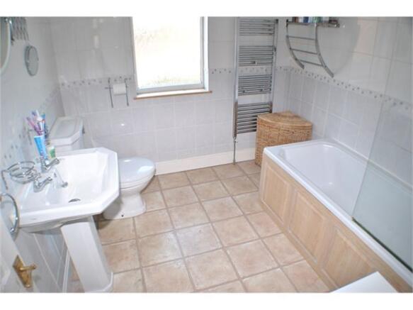 FAMILY BATHROOM