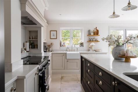 Fairfield Avenue, Horley