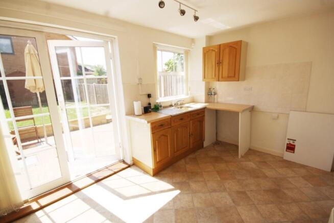Kitchen / Dining (2)