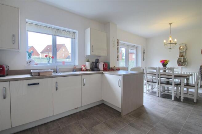 4 bed Detached for sale Image 6