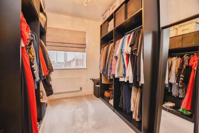5 bed Detached for sale Image 11