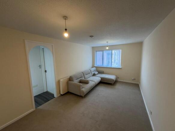 LIVING ROOM .JPG