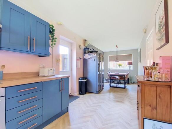 4 bed Detached for sale Image 10