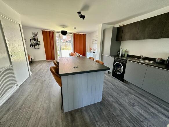 3 bed Semi-Detached for sale Image 10