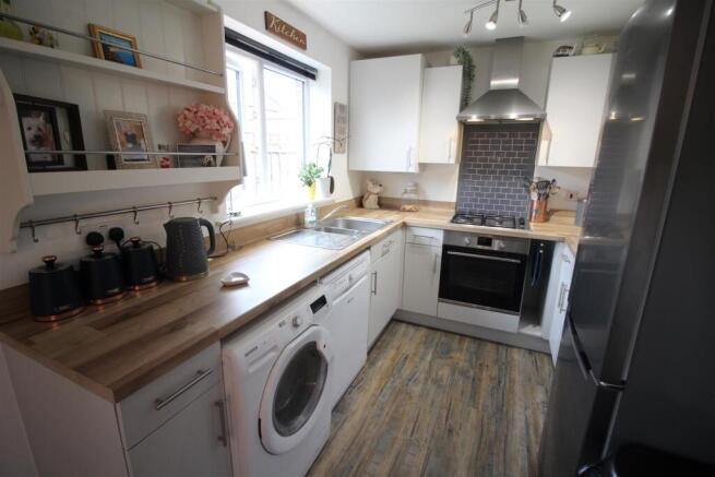 3 bed Semi-Detached for sale Image 6