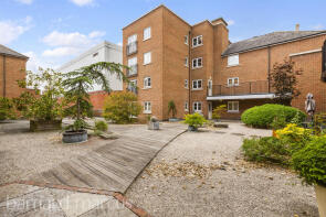 17, 20 26 Maple Gardens, Upper High Street, Epsom KT17 4QR