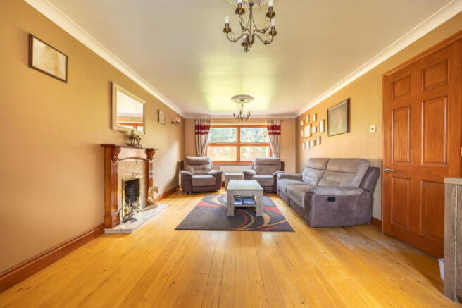 5 bed Detached for sale Image 6