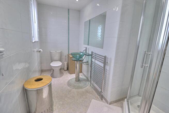 4 bed Detached for sale Image 12