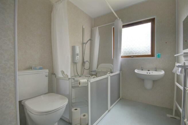 SHOWER ROOM