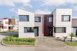 8, Welles Lane, Oxley Park, Milton Keynes MK4 4GX