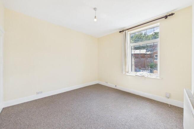 3 bed Terraced to rent Image 8