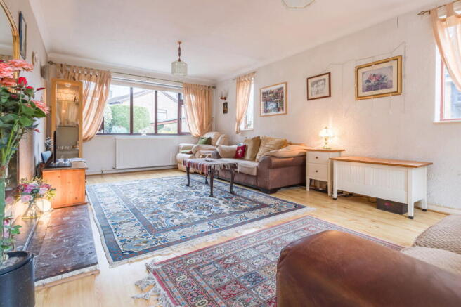 4 bed Detached for sale Image 6