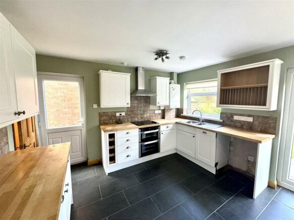 OPEN PLAN KITCHEN/DINING ROOM