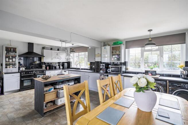 Kitchen dining