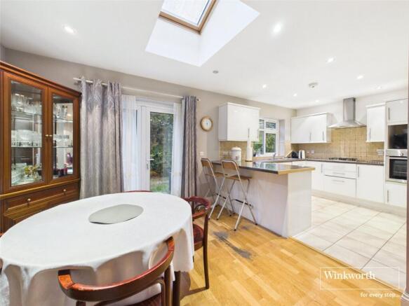 Tudor Close, Kingsbury, London, NW9 photo 4