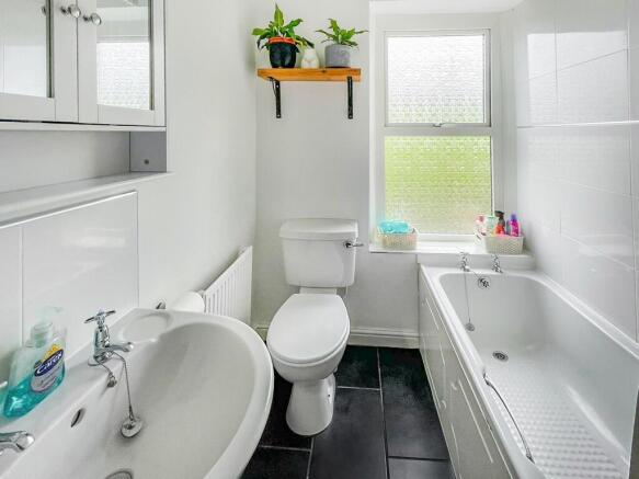 3 bed Terraced for sale Image 12