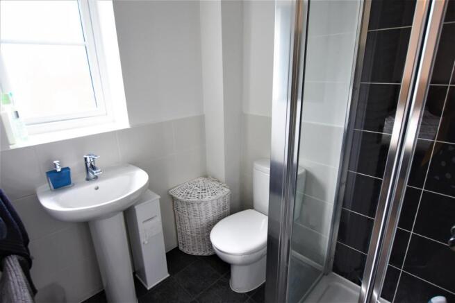 EN- SUITE SHOWER ROOM