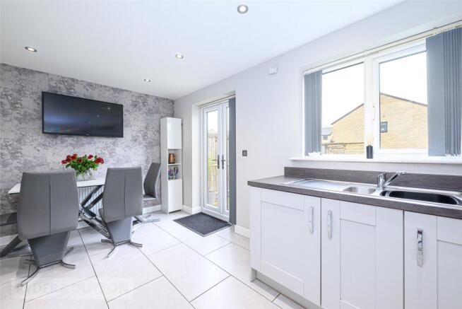 3 bed Semi-Detached for sale Image 5