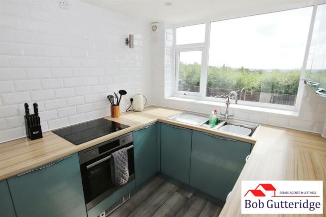 FITTED KITCHEN