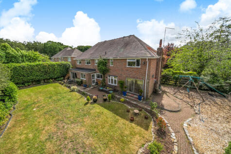 Swiss Close, Wrecclesham, Farnham, GU10