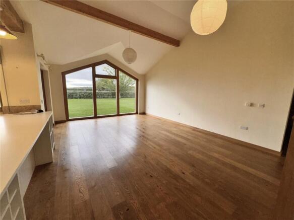 3 bed Detached to rent Image 5
