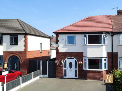 Maple Avenue, Manchester, M34