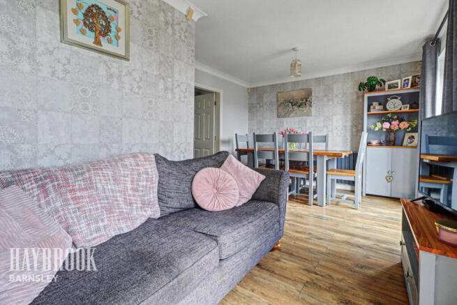 4 bed Detached for sale Image 9