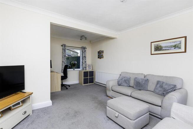 4 bed Semi-Detached for sale Image 7