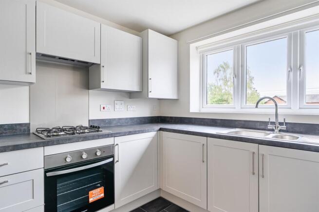 3 bed End of Terrace to rent Image 2