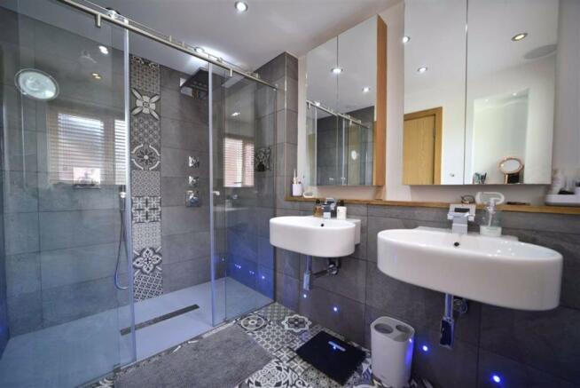 SHOWER ROOM ENSUITE