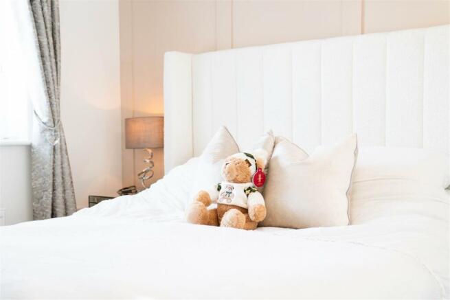 main bedroom-6.jpg