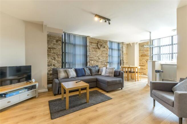 Lounge & Kitchen