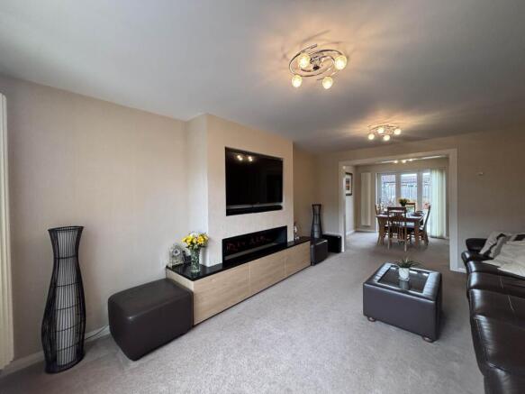 5 bed Detached for sale Image 6