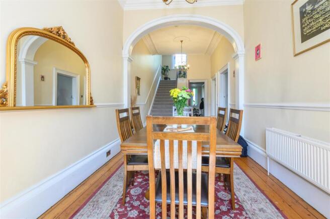 6 bed Semi-Detached for sale Image 9