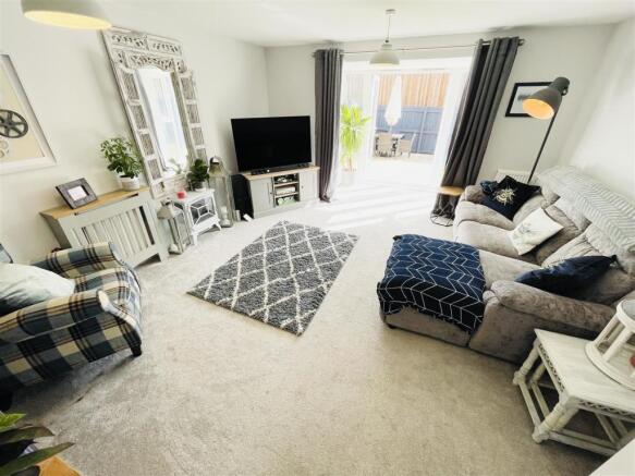 Lounge / Dining Room