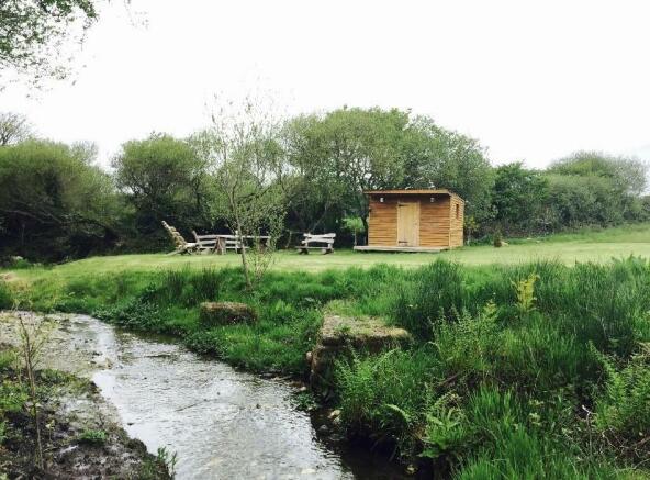 Shed at bottom of field 2.jpg