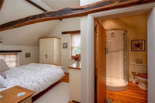 5 bed Detached for sale Image 10